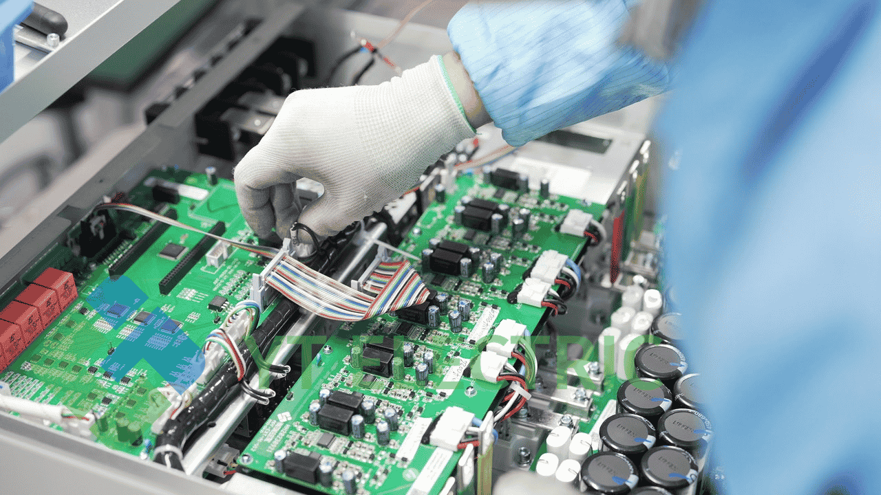 YT AHFs and SVGs adopt clear and the most effective design of CT and voltage sensing, DSP control board, gate driver, IGBT power modules, DC-link capacitors, coupling reactors, heat sinks, fans and PCC connection.